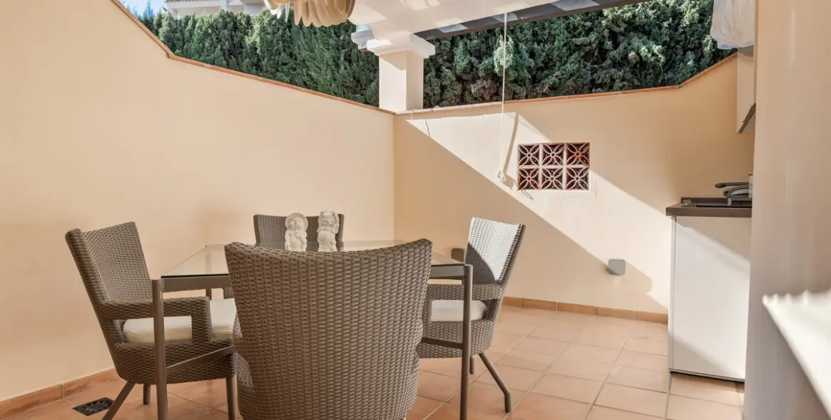 Venta de ático dúplex en Benahavís 18