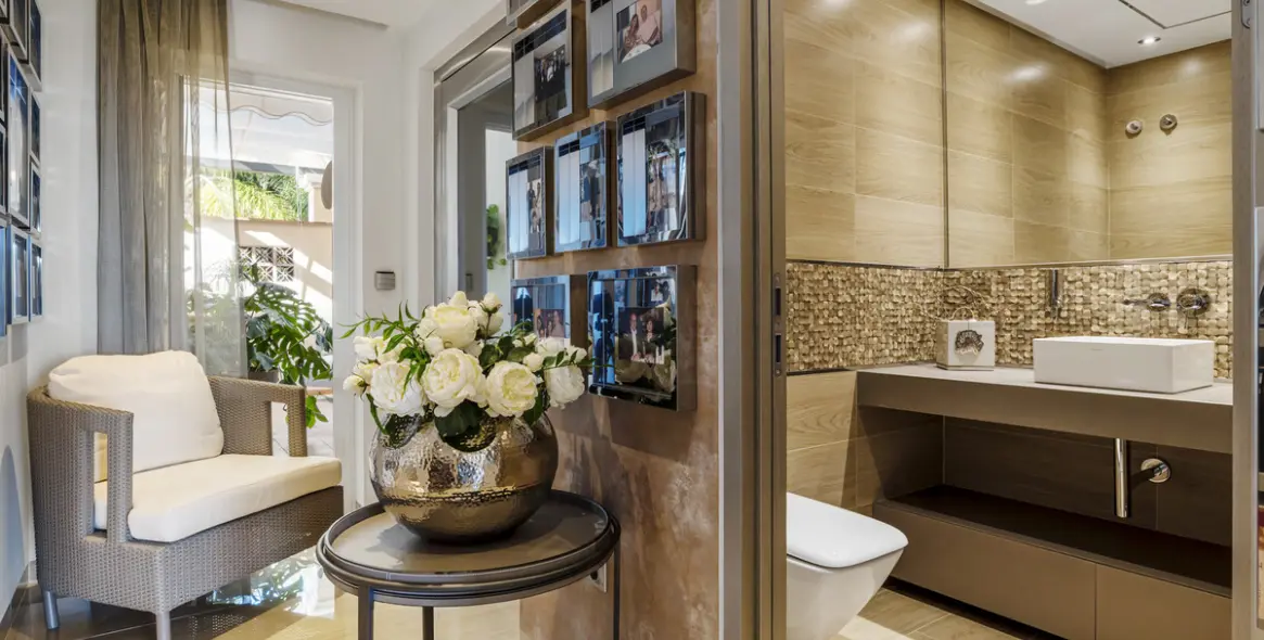 Venta de ático dúplex en Benahavís 25