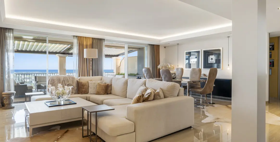 Venta de ático dúplex en Benahavís 26