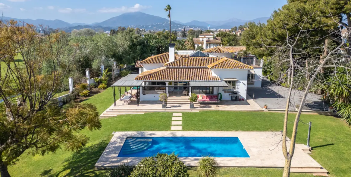 Venta de villa independiente en San Pedro de Alcántara 1