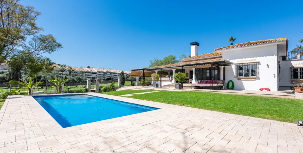 Venta de villa independiente en San Pedro de Alcántara 4