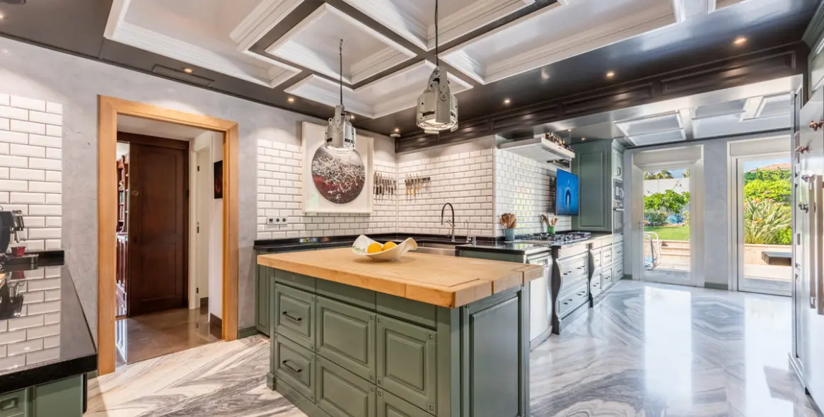 Venta de villa independiente en San Pedro de Alcántara 18