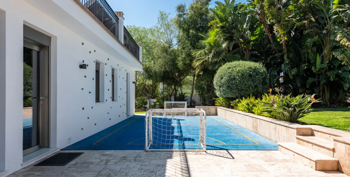 Venta de villa independiente en San Pedro de Alcántara 41