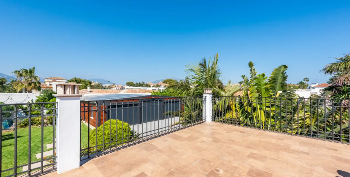 Venta de villa independiente en San Pedro de Alcántara 43