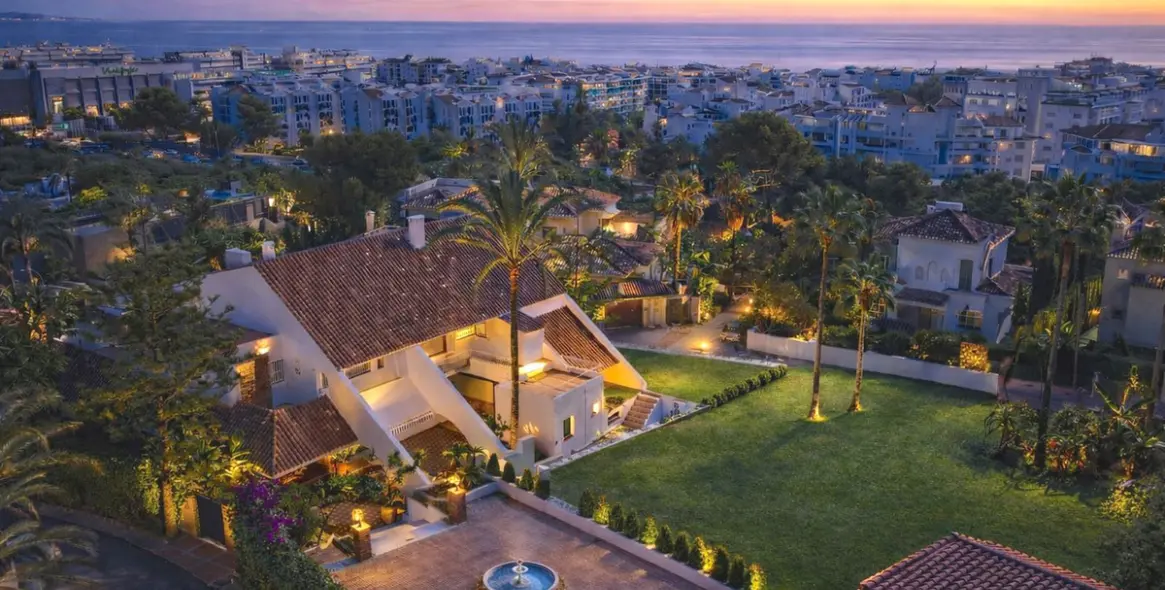 Venta de villa independiente en Puerto Banús 1