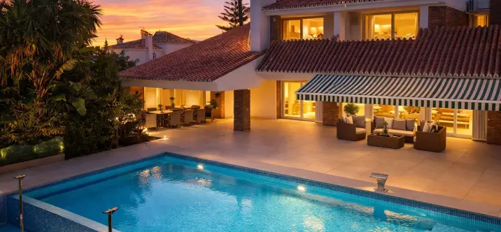 Venta de villa independiente en Puerto Banús 1