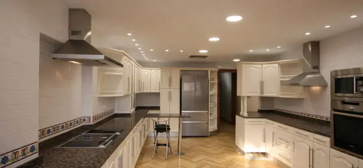 Venta de villa independiente en Puerto Banús 3