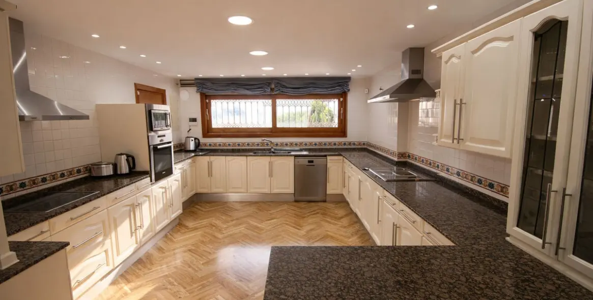 Venta de villa independiente en Puerto Banús 17