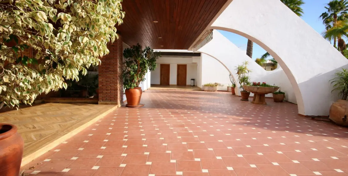 Venta de villa independiente en Puerto Banús 31