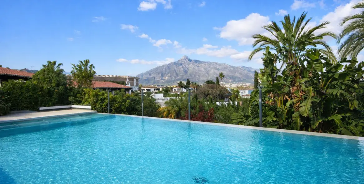 Venta de villa independiente en Puerto Banús 33