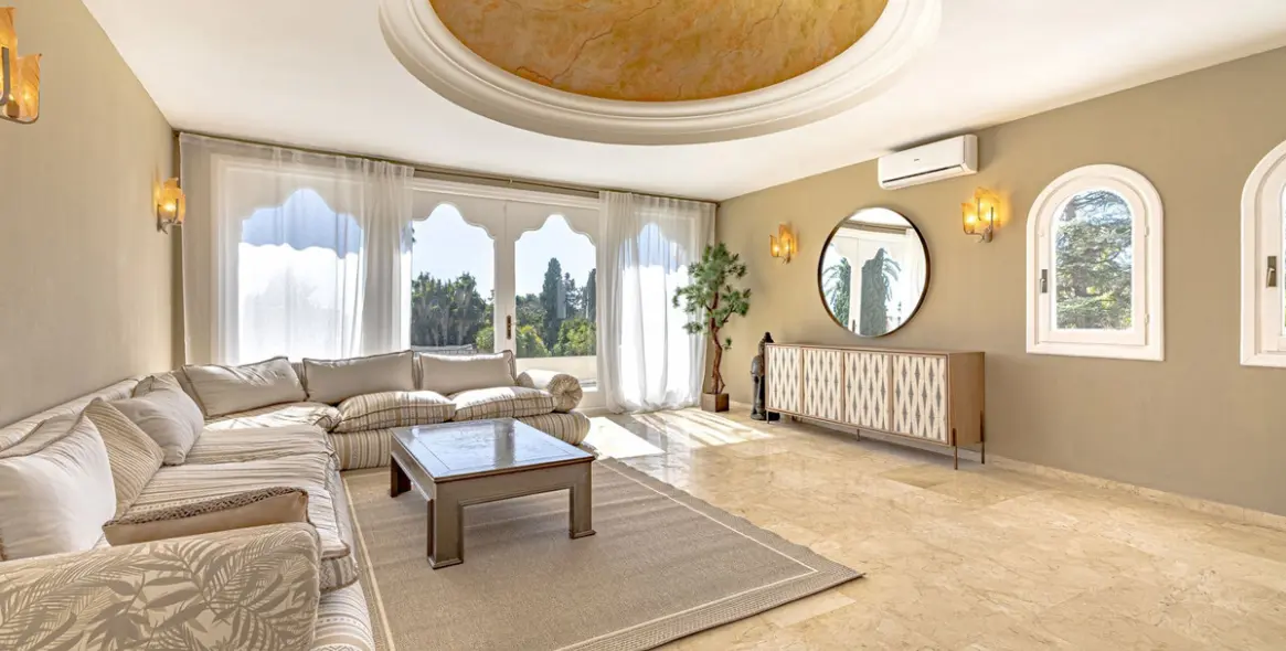 Долгосрочная аренда дома на две семьи в Estepona 10