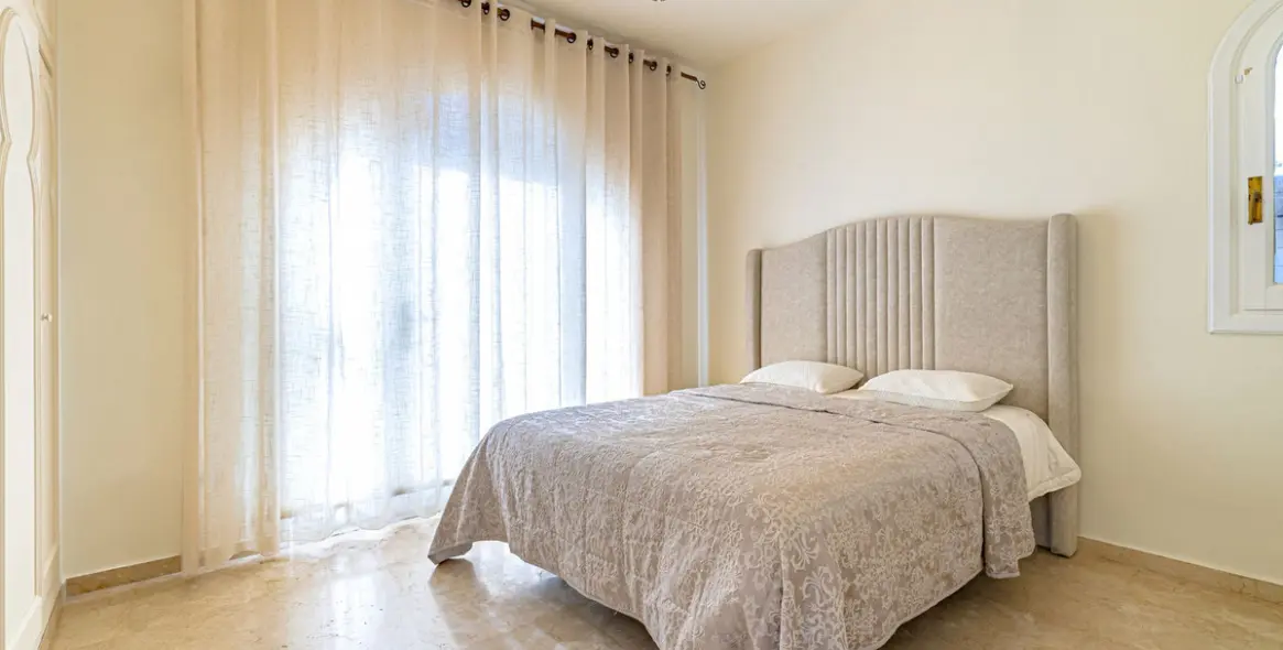 Долгосрочная аренда дома на две семьи в Estepona 13