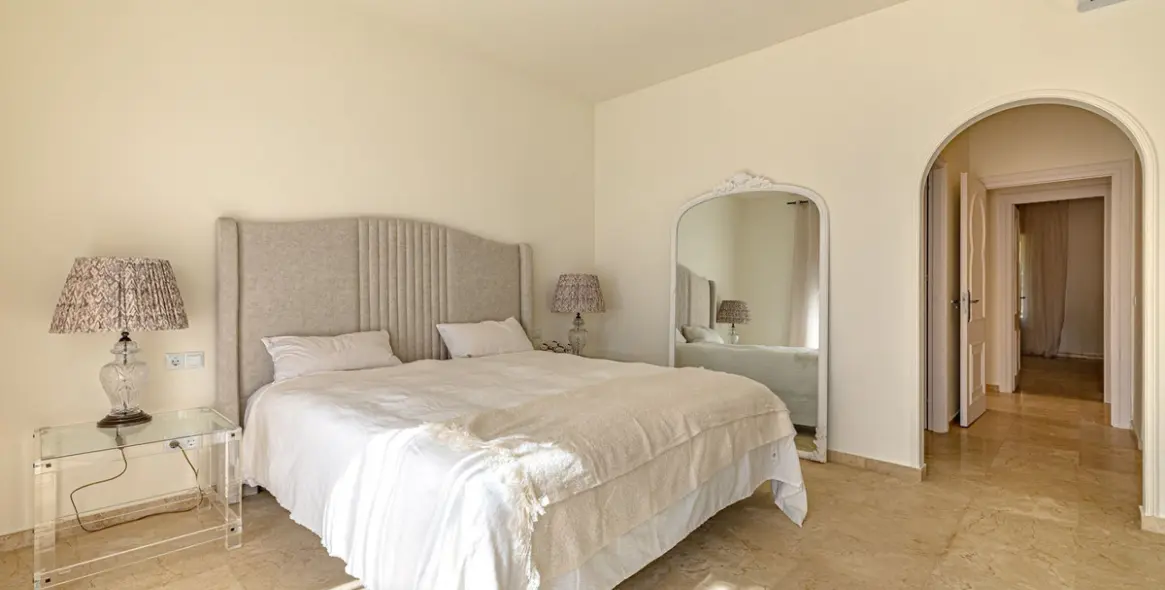 Долгосрочная аренда дома на две семьи в Estepona 15