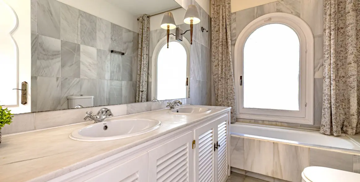 Долгосрочная аренда дома на две семьи в Estepona 16