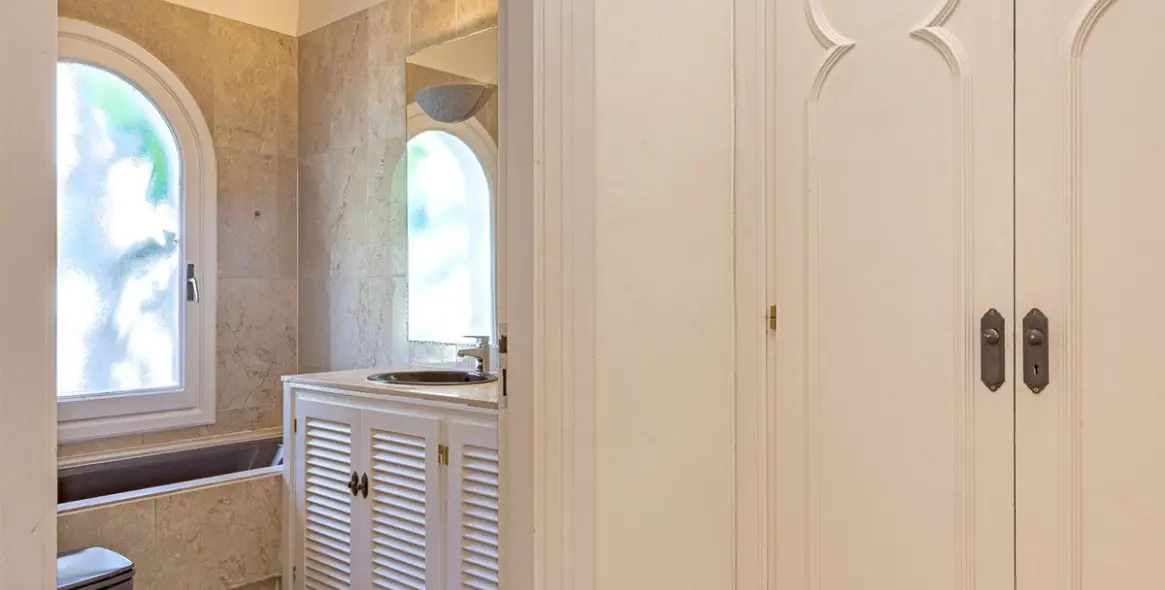 Долгосрочная аренда дома на две семьи в Estepona 17