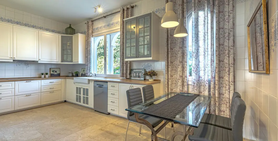 Долгосрочная аренда дома на две семьи в Estepona 20