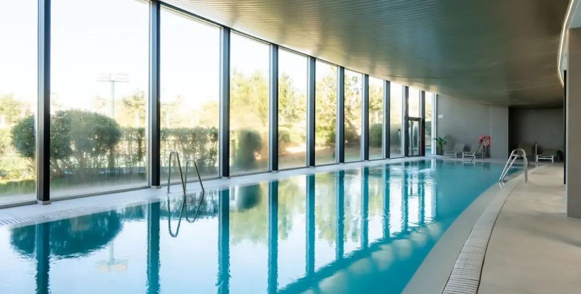 Venta de apartamento en planta media en Estepona 3