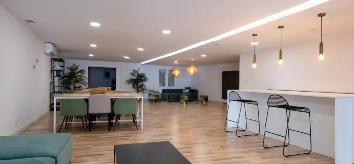 Venta de apartamento en planta media en Estepona 3