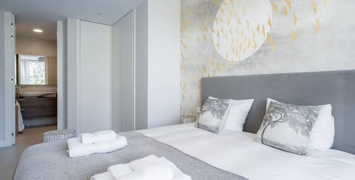 Venta de apartamento en planta media en Estepona 5