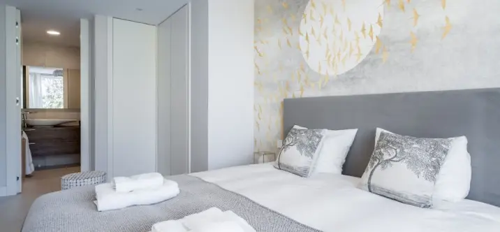 Venta de apartamento en planta media en Estepona 4