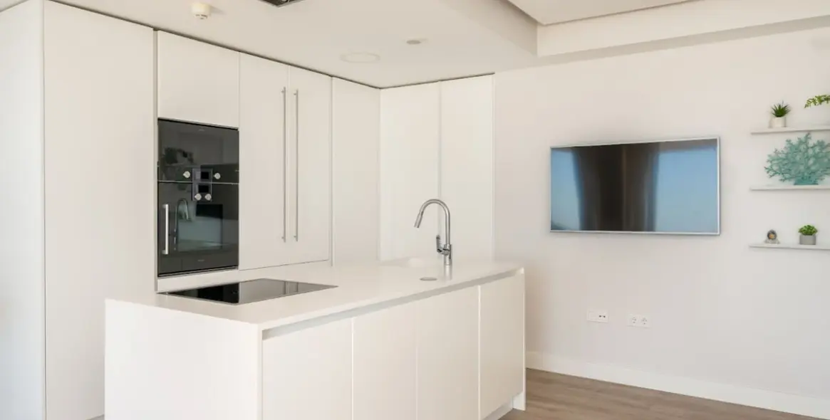 Venta de apartamento en planta media en Estepona 6