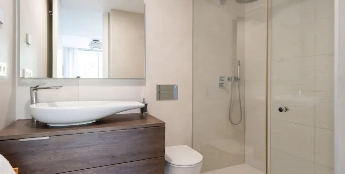 Venta de apartamento en planta media en Estepona 7