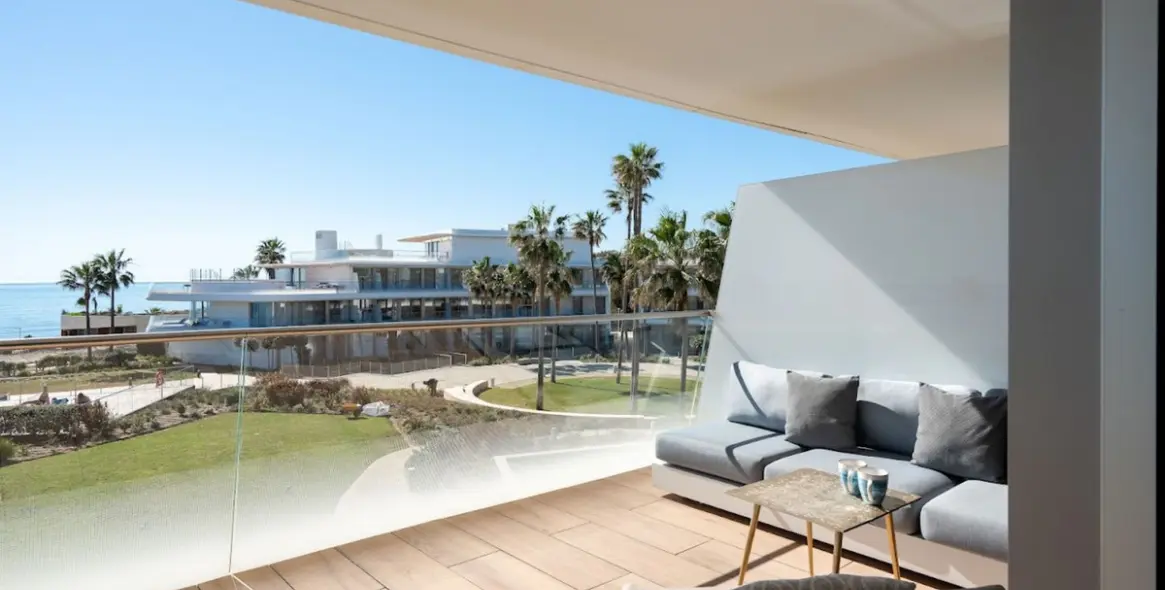 Venta de apartamento en planta media en Estepona 11