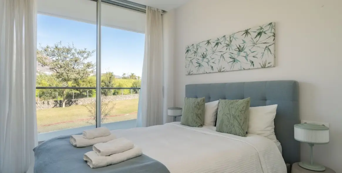 Venta de apartamento en planta media en Estepona 13