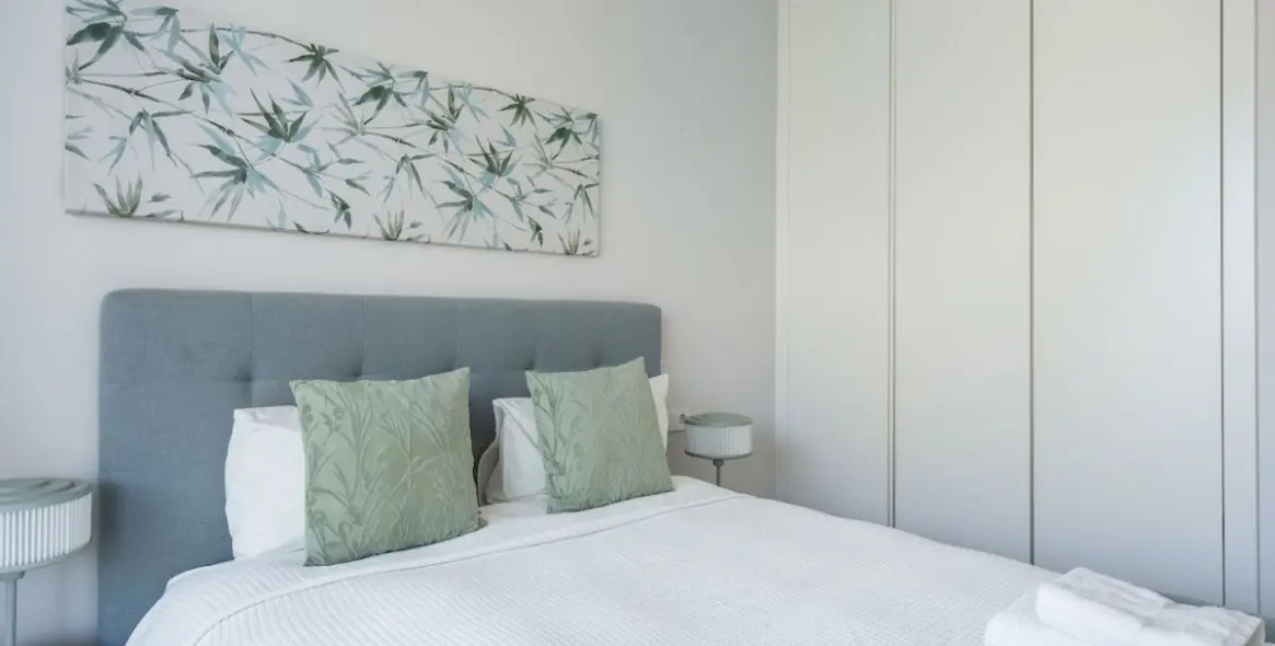 Venta de apartamento en planta media en Estepona 14