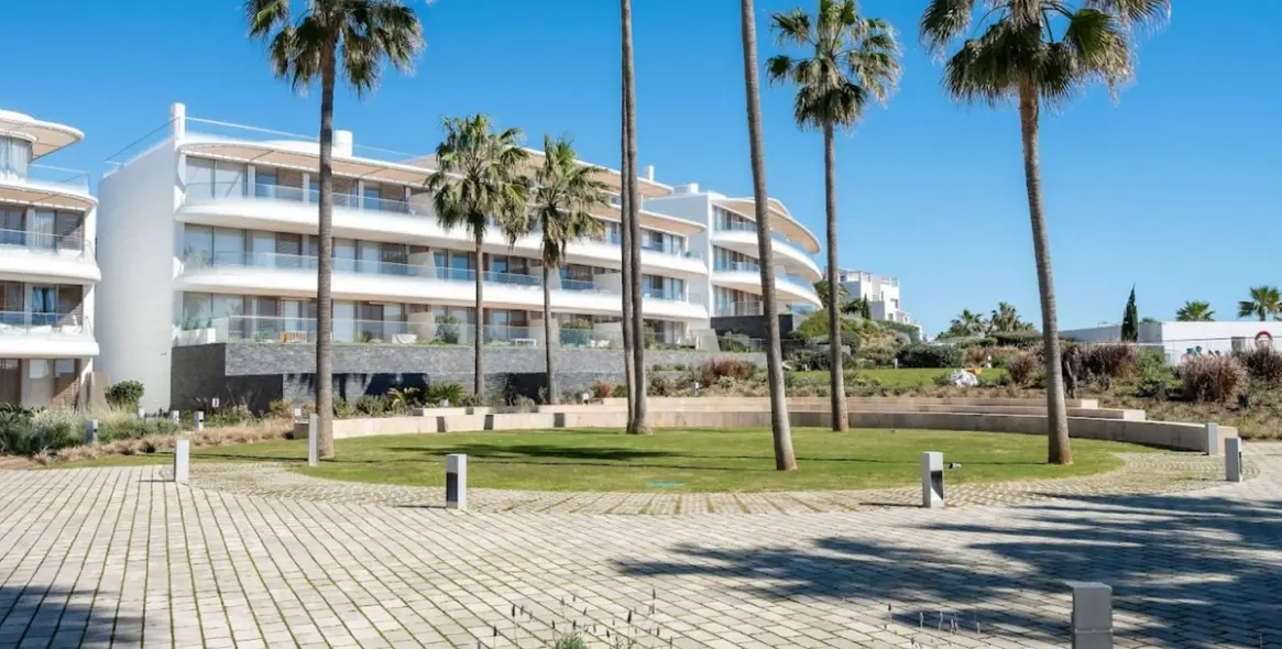 Venta de apartamento en planta media en Estepona 20