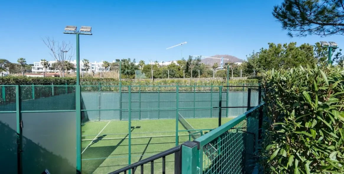 Venta de apartamento en planta media en Estepona 22