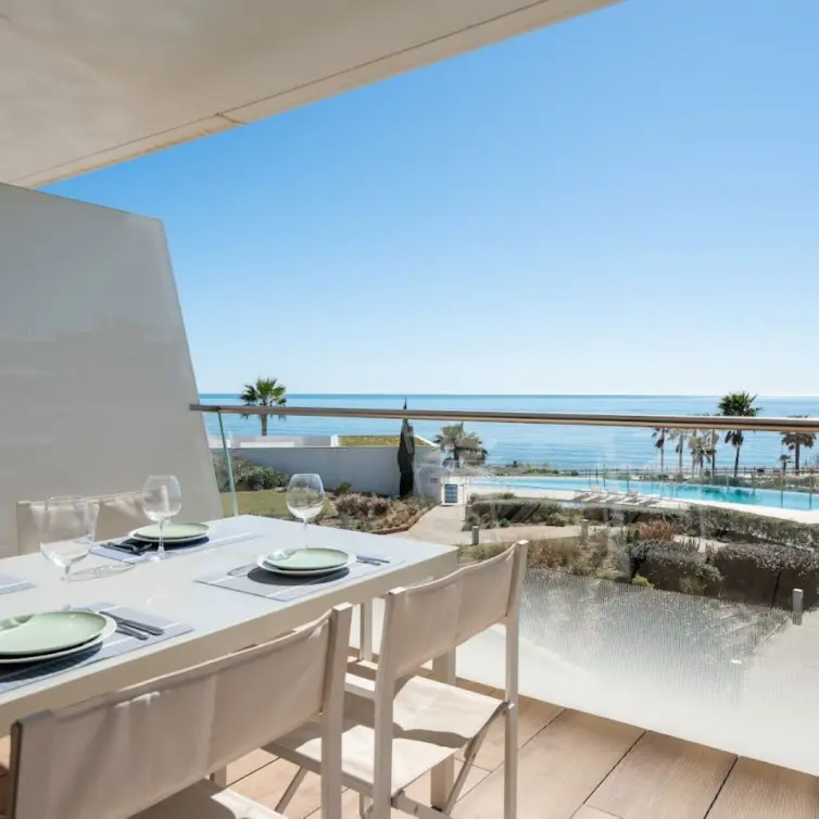 Venta de apartamento en planta media en Estepona