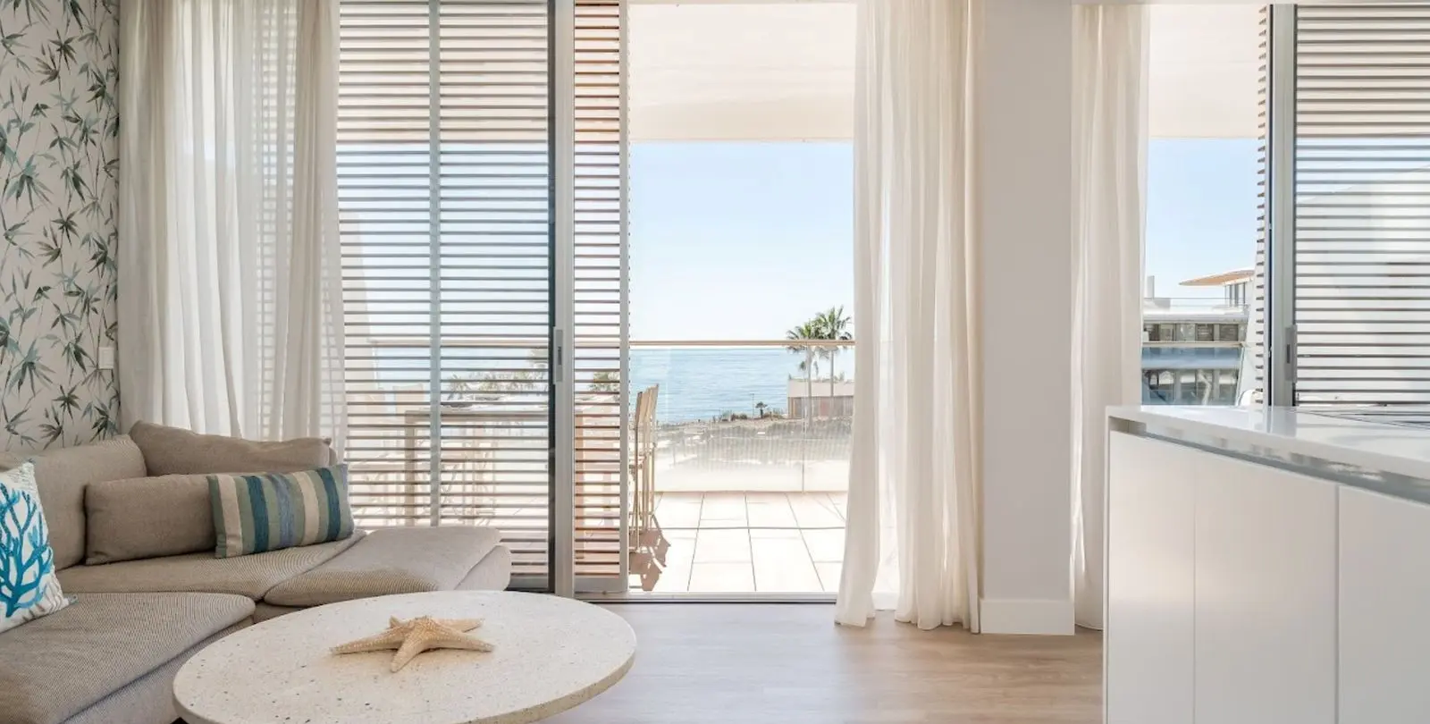 Venta de apartamento en planta media en Estepona 8