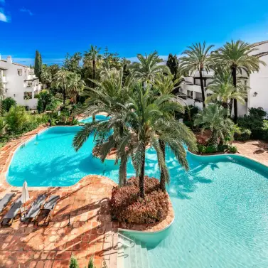 Venta de apartamento en planta media en The Golden Mile