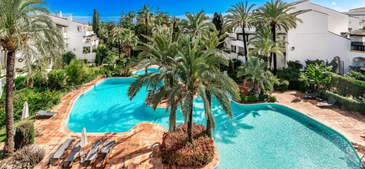 Venta de apartamento en planta media en The Golden Mile 0