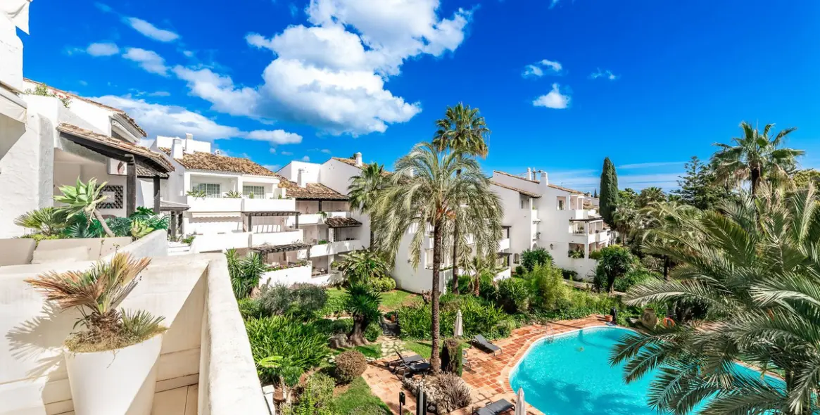 Venta de apartamento en planta media en The Golden Mile 2