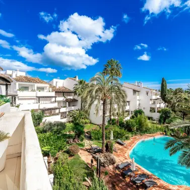 Venta de apartamento en planta media en The Golden Mile