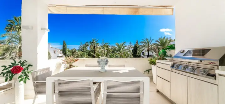 Venta de apartamento en planta media en The Golden Mile 2