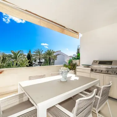 Venta de apartamento en planta media en The Golden Mile