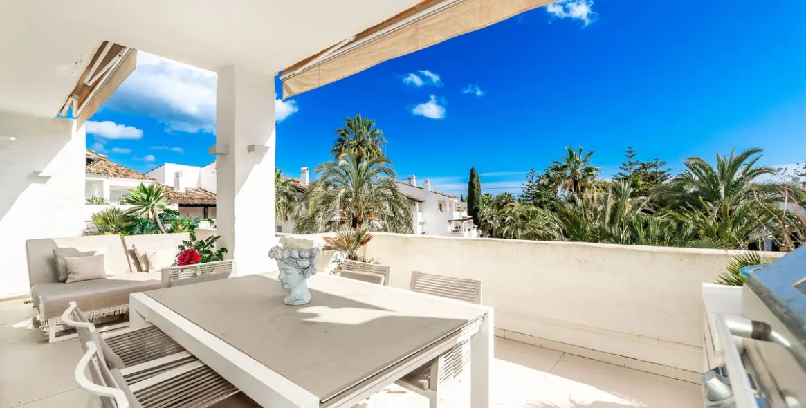 Venta de apartamento en planta media en The Golden Mile 5