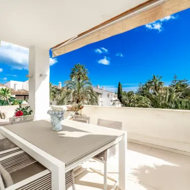 Venta de apartamento en planta media en The Golden Mile