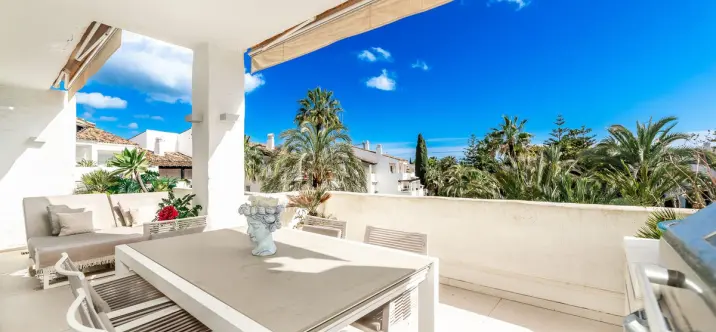 Venta de apartamento en planta media en The Golden Mile 4