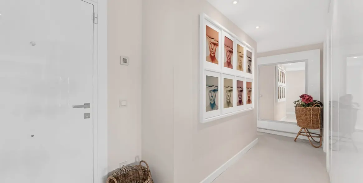 Venta de apartamento en planta media en The Golden Mile 6