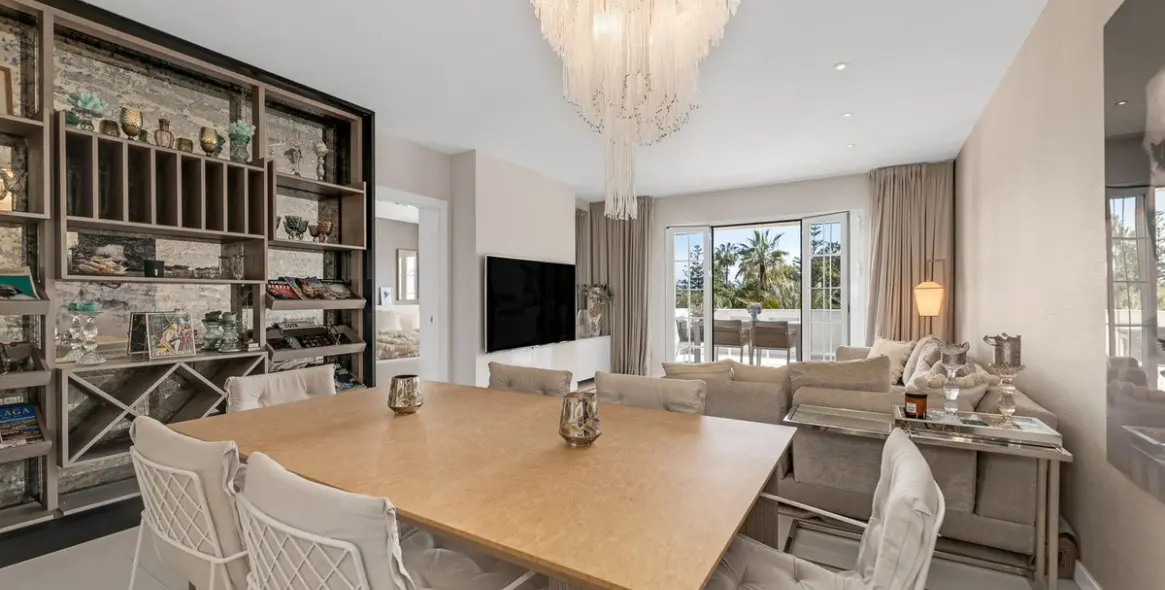 Venta de apartamento en planta media en The Golden Mile 11