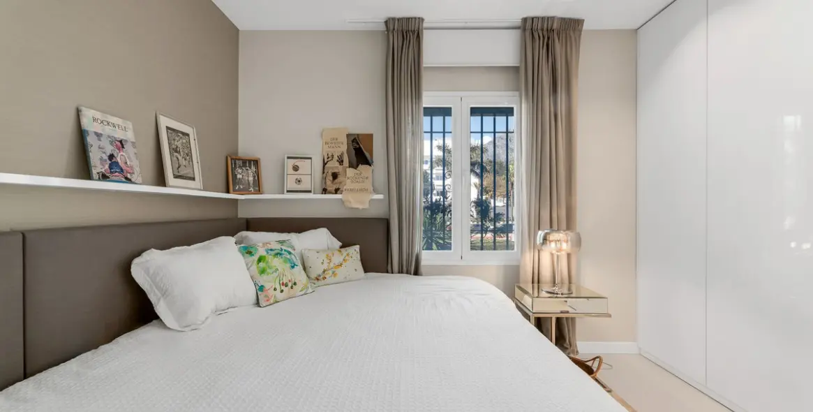 Venta de apartamento en planta media en The Golden Mile 18