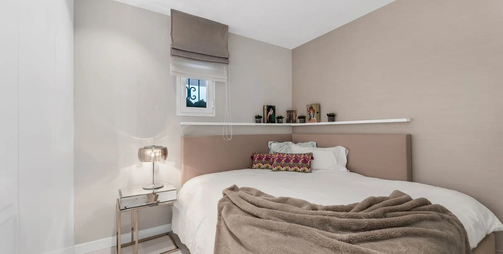 Venta de apartamento en planta media en The Golden Mile 19
