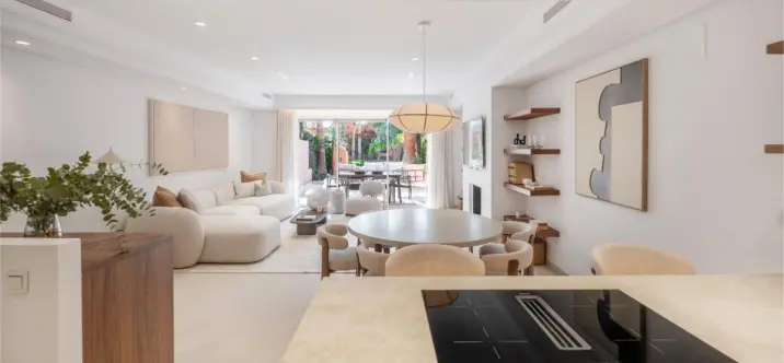 Long-term rent of townhouse in Marbella 0