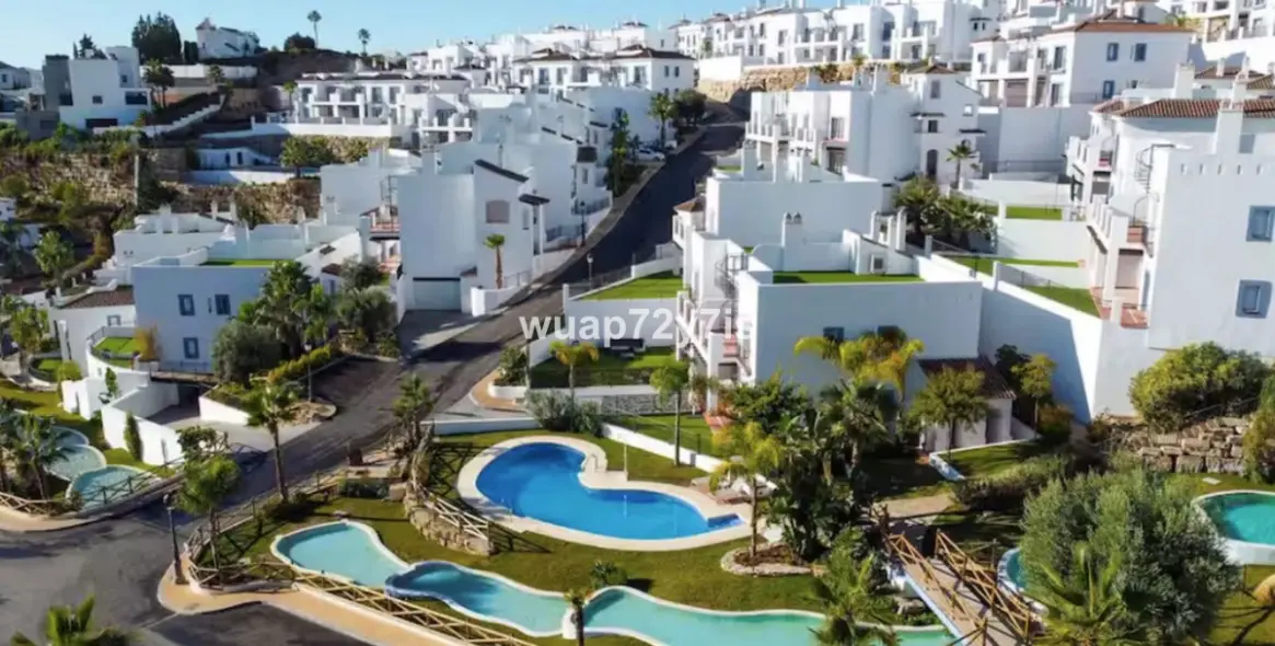 Venta de apartamento en planta media en Benahavís 1