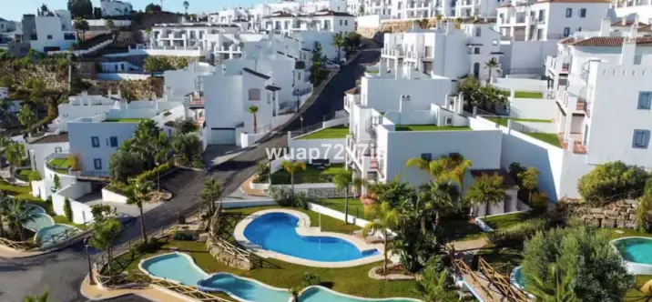 Venta de apartamento en planta media en Benahavís 0