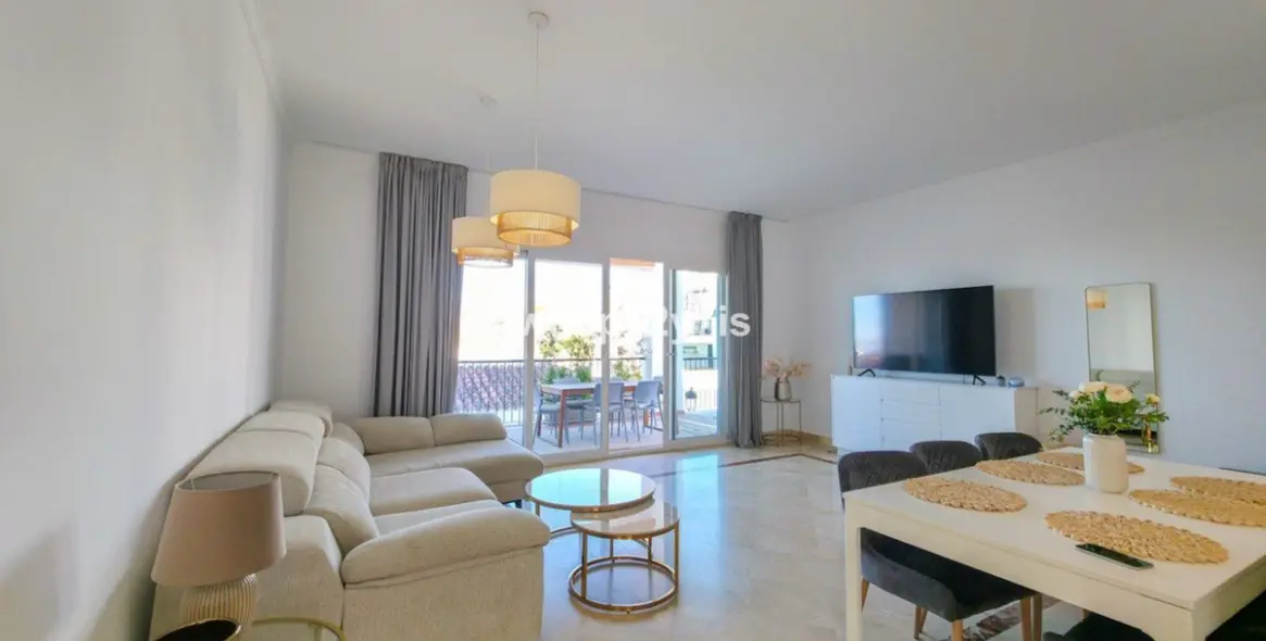 Venta de apartamento en planta media en Benahavís 3